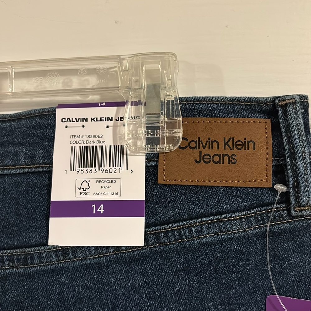 NWT Calvin Klein Women’s Dark Wash Jeans size 14 - Picture 3 of 5